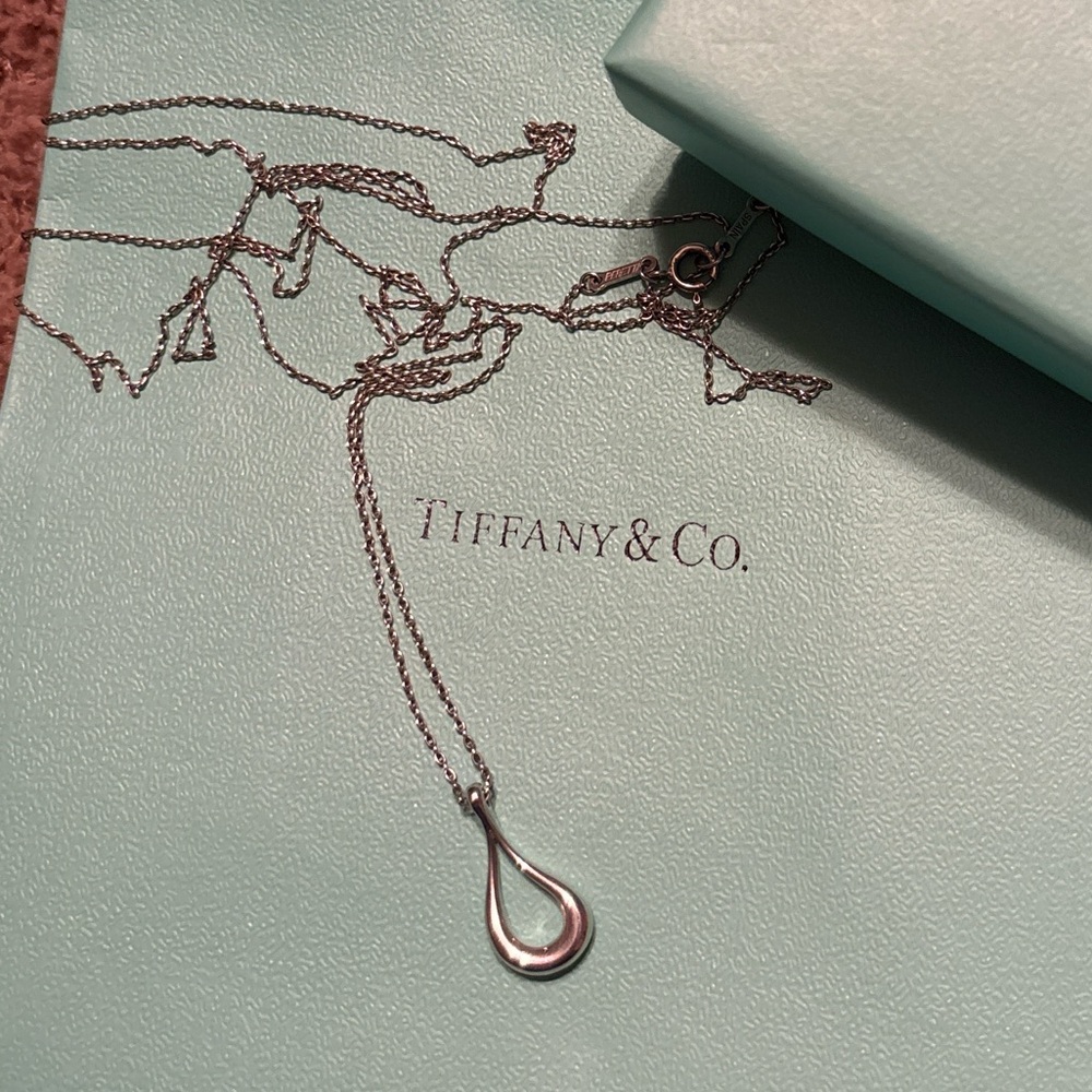 Tiffany & Co 32” Sterling Silver Teardrop Pendant Necklace